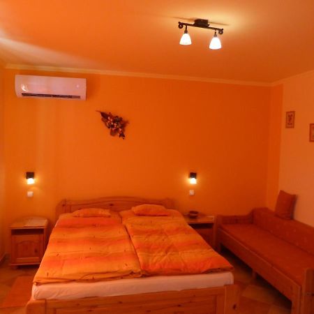 Napfeny Apartman Es Vendeghaz إيغيرسولوك المظهر الخارجي الصورة