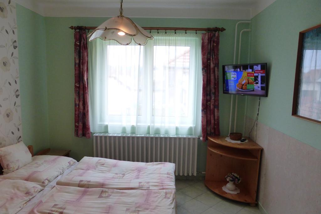 Napfeny Apartman Es Vendeghaz إيغيرسولوك المظهر الخارجي الصورة