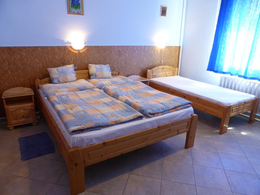 Napfeny Apartman Es Vendeghaz إيغيرسولوك المظهر الخارجي الصورة