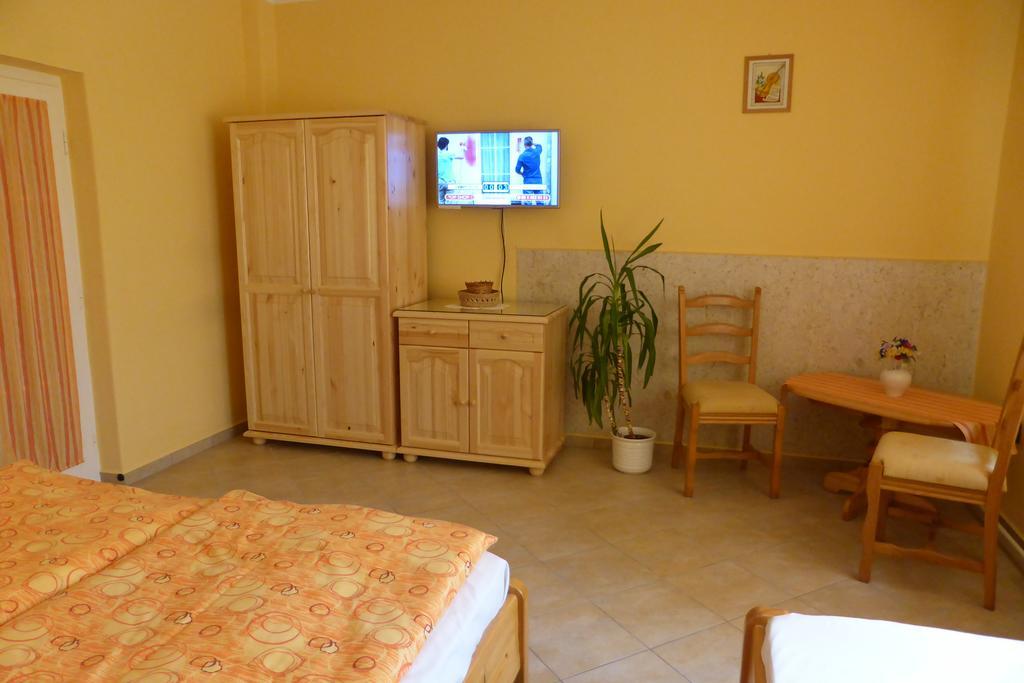 Napfeny Apartman Es Vendeghaz إيغيرسولوك المظهر الخارجي الصورة
