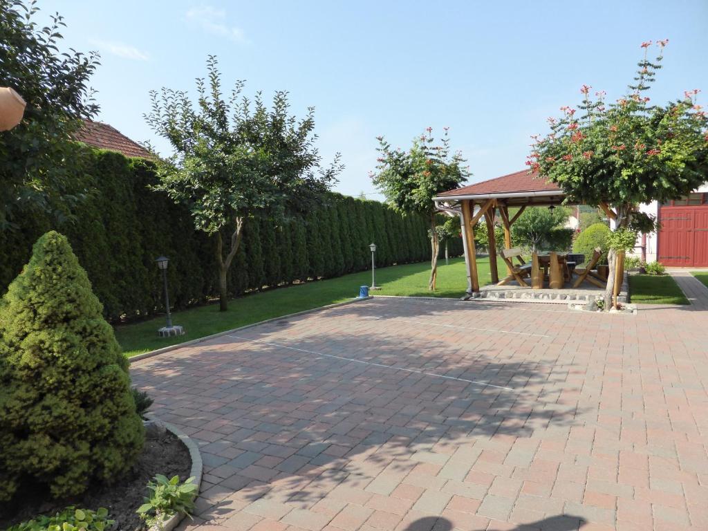 Napfeny Apartman Es Vendeghaz إيغيرسولوك المظهر الخارجي الصورة