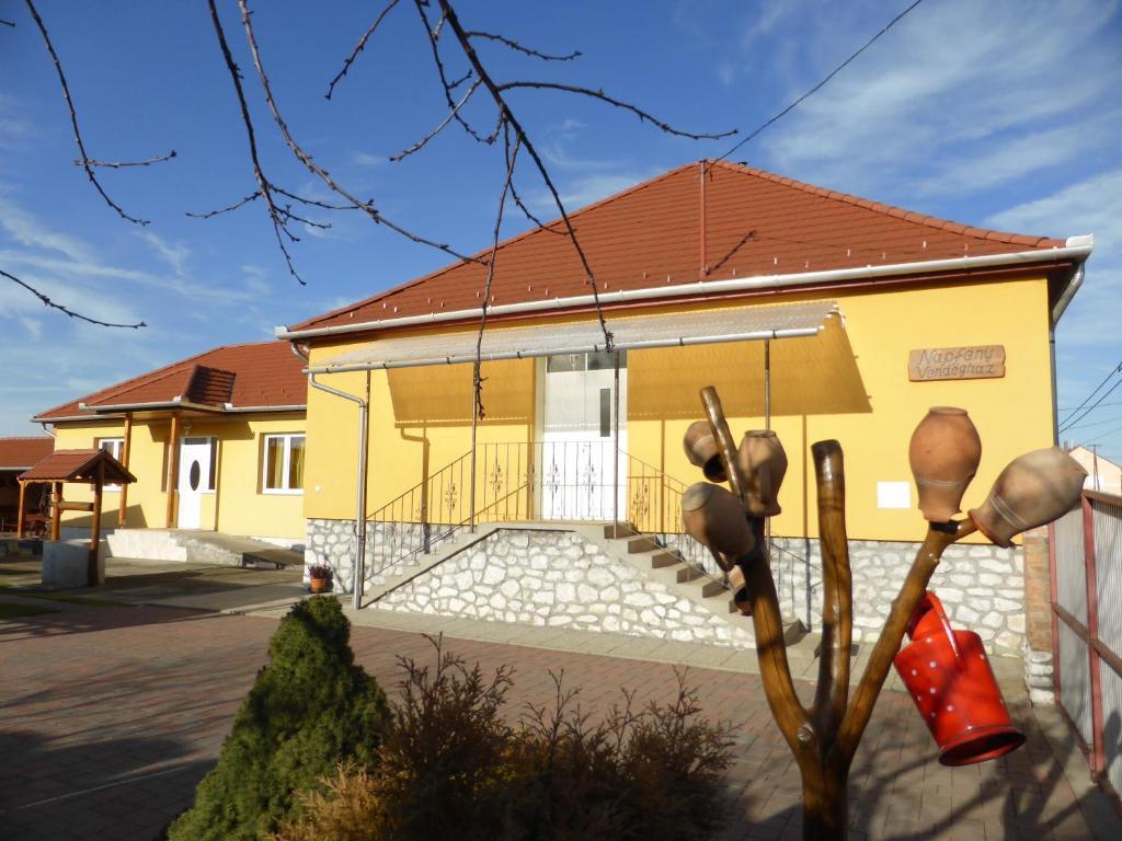 Napfeny Apartman Es Vendeghaz إيغيرسولوك المظهر الخارجي الصورة